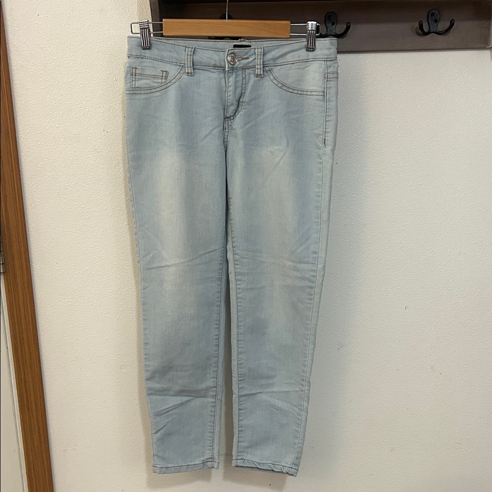 Rue21 Light Wash Women's Cropped Jeans size 7/8